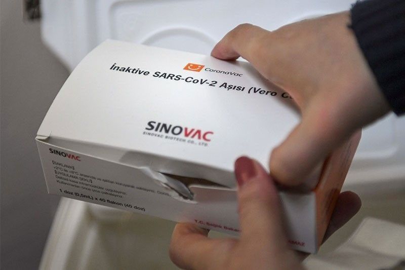 Sinovac vaccine inaprubahan nang gamitin sa health workers