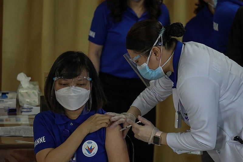 Sinovac shots for Visayas, Mindanao health workers to be sent this week