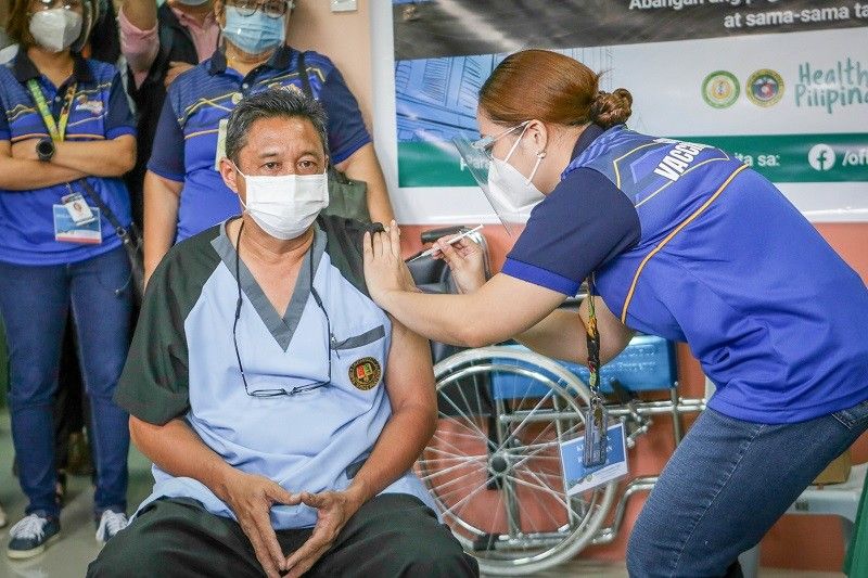 Galvez: COVID-19 vaccination ng publiko 'baka Abril pa magsimula'