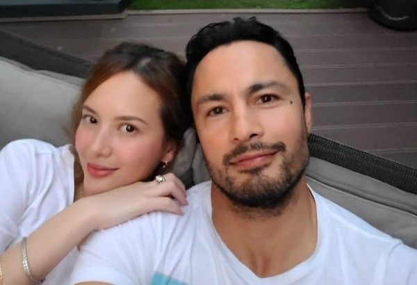 Ellen Adarna defends boyfriend Derek Ramsay from basher