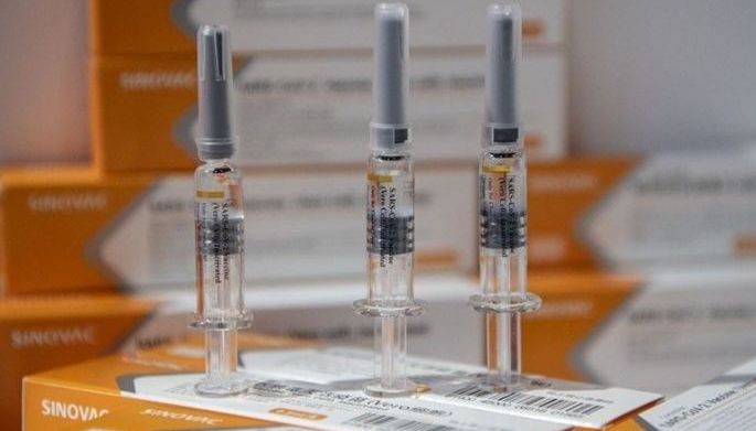 MetroPac Movers handling COVID-19 vaccines