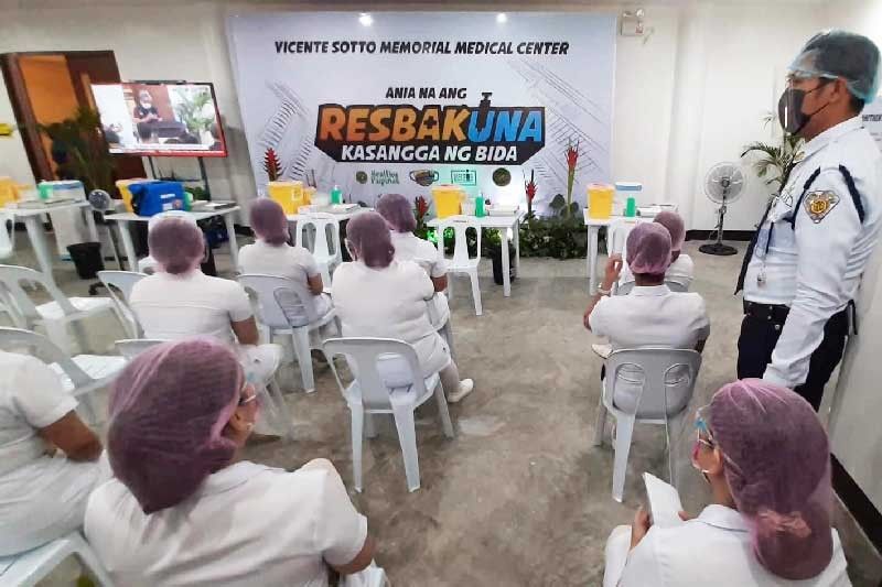 Cebu health care workers who got jab report no serious effects