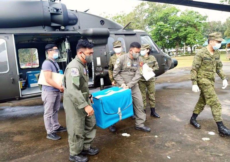 Air Force helicopters deliver Sinovac vaccines to provinces