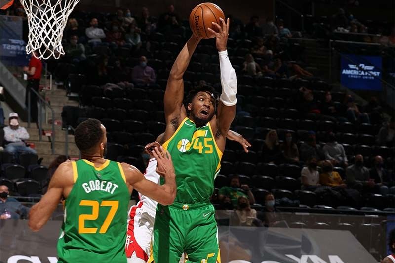 Jazz end skid vs short-handed Rockets; Lakers overcome Pacers