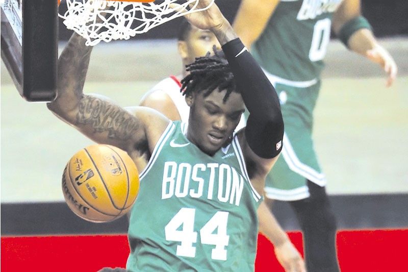 Celtics gipakauwawan ang Rockets