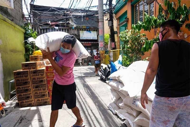6 Manila barangays get food aid ahead of lockdown