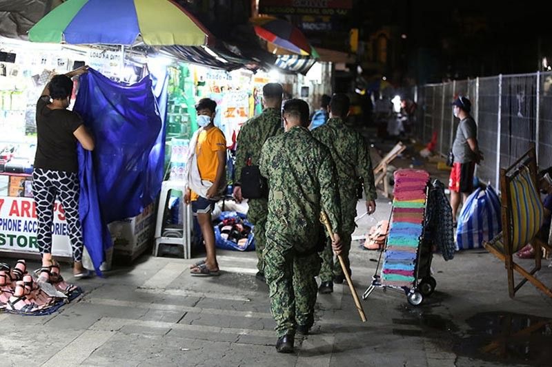 Metro Manila cops to bring back â��yantokâ�� sticks to enforce â��Simbang Gabiâ�� protocols