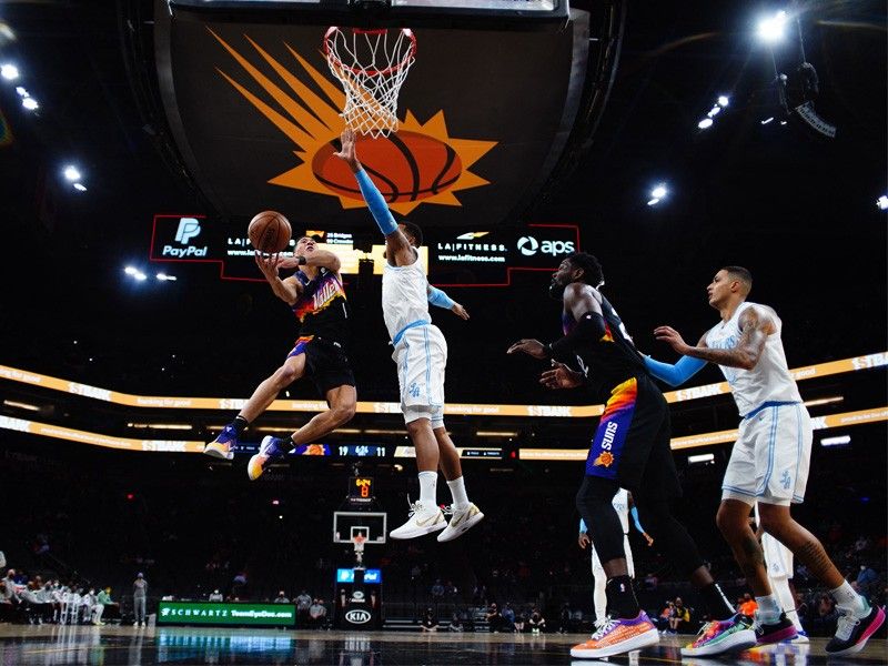 Suns set down LeBron-less Lakers; 76ers edge Knicks in OT