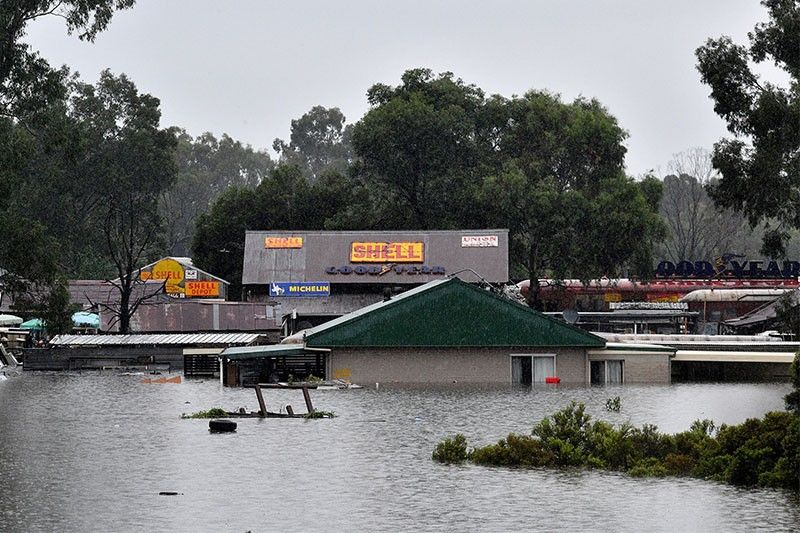 Australia floods hit new areas as disaster worsens
