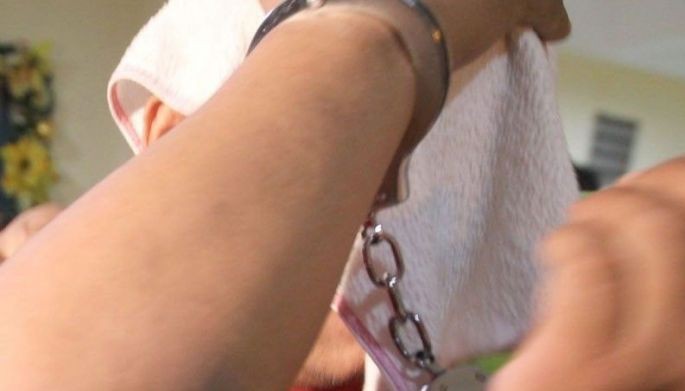 Get-away car tumaob: Pusher, arestado