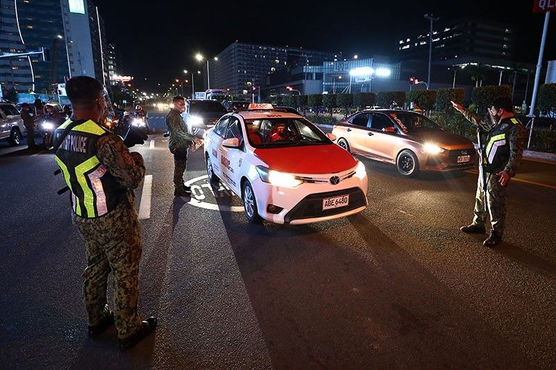 Cops sent to checkpoints in 'NCR+ bubble' ahead of ECQ implementation