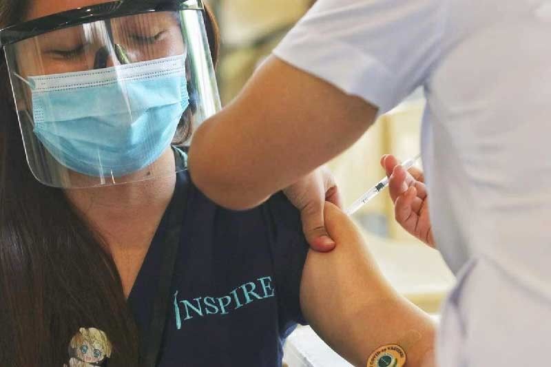 43% of Central Visayasâ�� health workers vaccinated