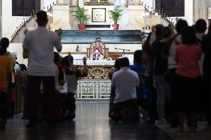 DILG sa mga Katoliko: Stay at home, at mag-online mass na lang