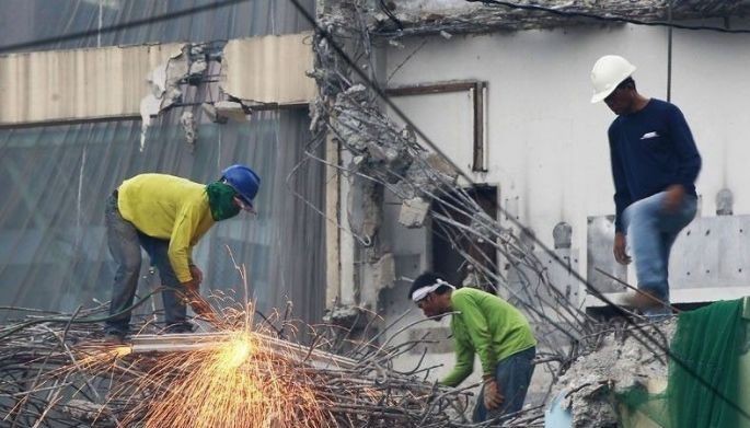 Jobs in reopening barely allow Filipinos to get by hard times
