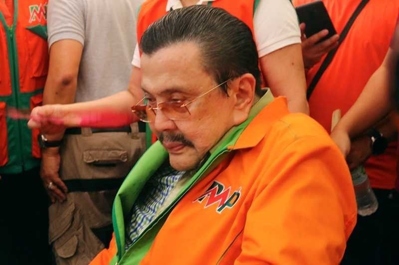 Erap's condition steadily improving, Jinggoy says