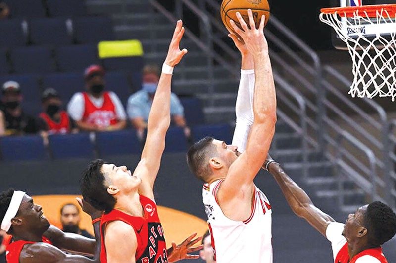 Bulls misungay sa Raptors