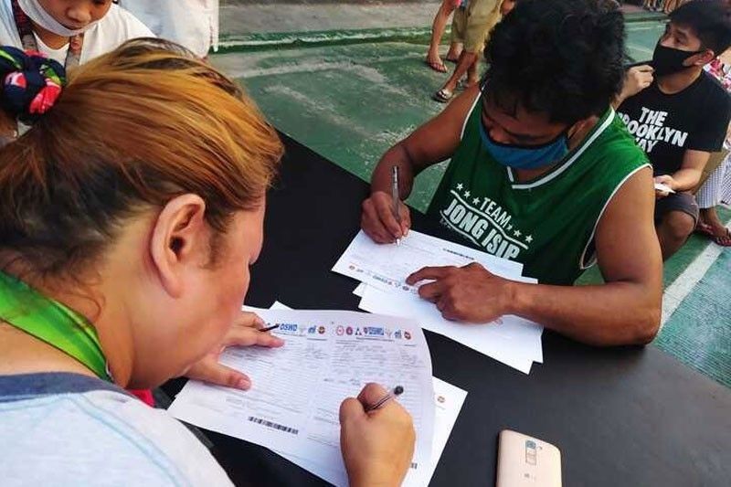 34 barangay â��di nagsumite ng listahan nang bibigyan ng ayuda