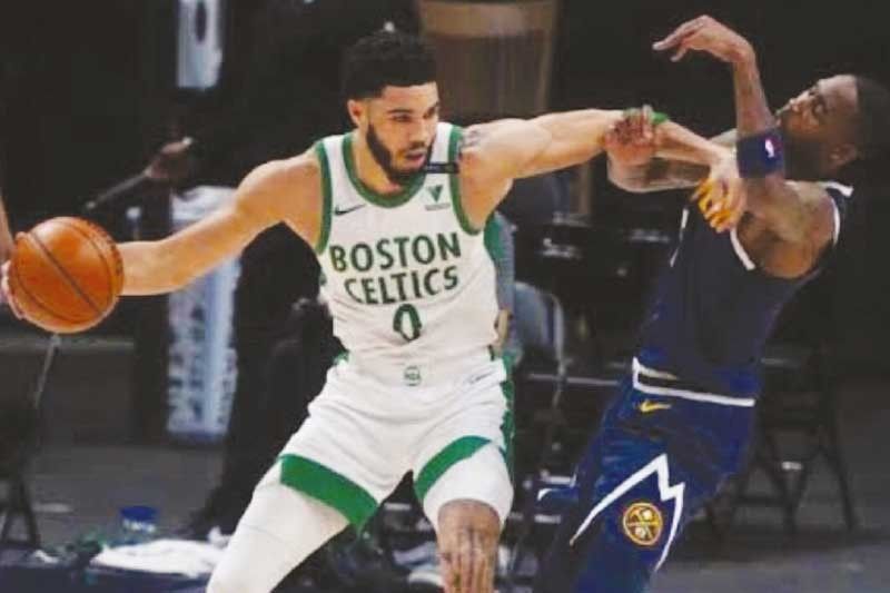 Celtics inawat ang Nuggets
