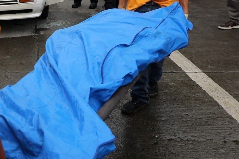 2 sakay ng motor tepok sa trak