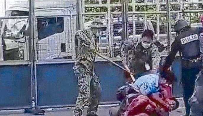 Trader, employee nabbed for stabbing