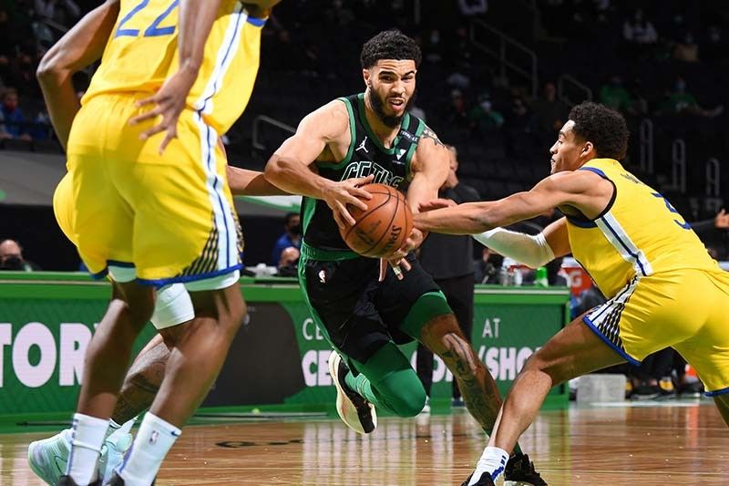 Tatum, Curry battle as Celtics win over Warriors