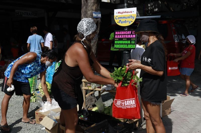 Fact check: Mga pahayag ng Malacañang sa 'community pantries'