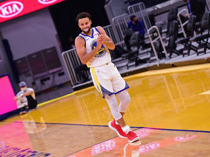 Curry hot streak continues as Warriors down Sixers