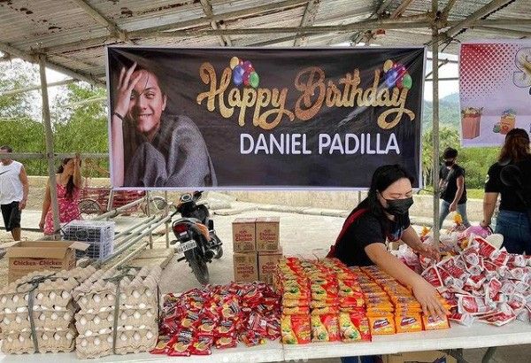 Daniel Padilla marks 26th birthday with community pantry in Tacloban