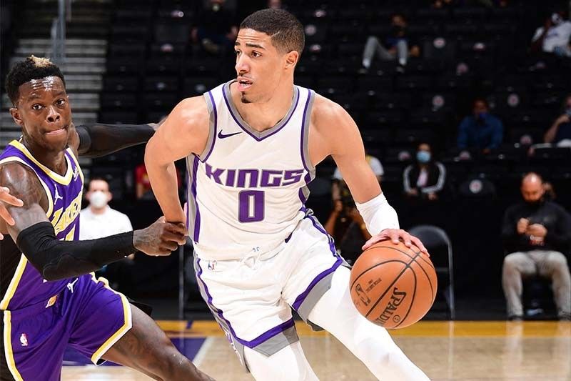 Kings edge Lakers in LeBron's return; Suns overtake Jazz in NBA standings