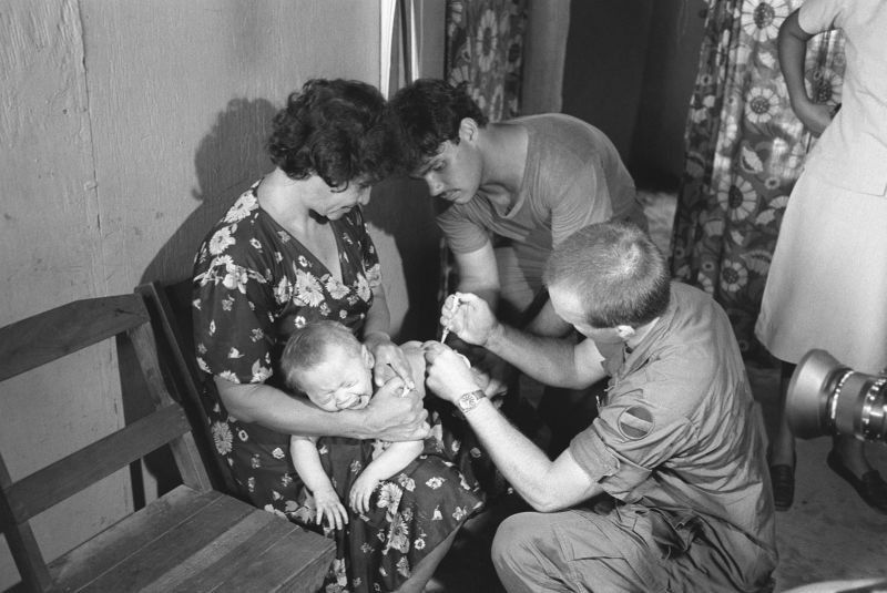 polio vaccination 1980s