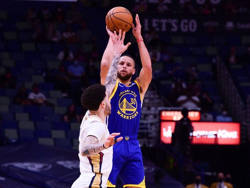 Curry powers Warriors as Pelicans' playoff hopes fade