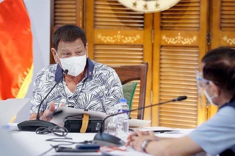 Duterte walang naramdaman na side effect ng bakuna