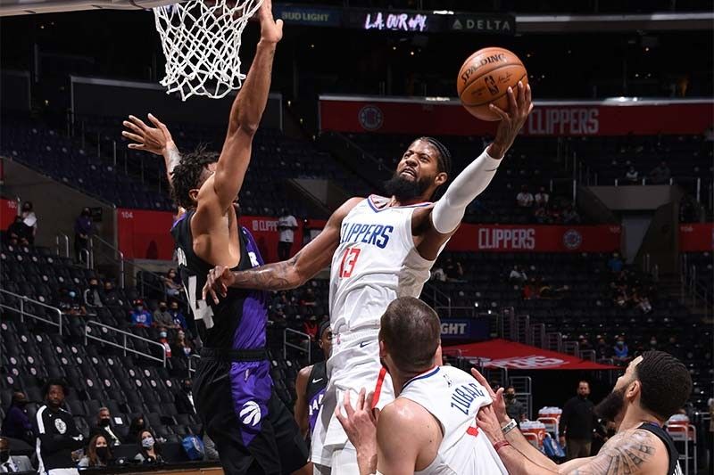 Clippers snap three-game skid with late rally over Raptors