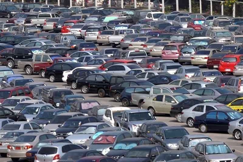 Car makers stick to sales growth goal