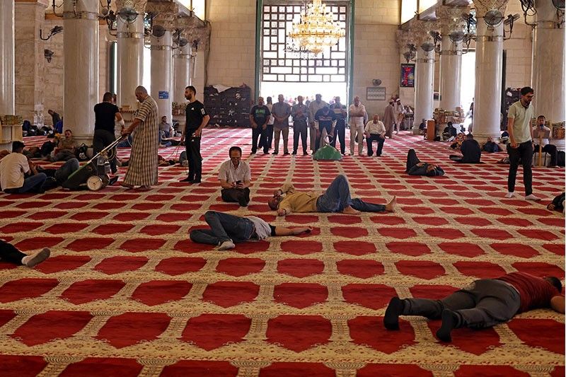 Over 300 wounded as violence flares at Jerusalem's al-Aqsa mosque