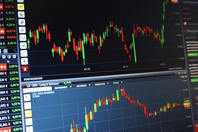 Late buying pushes PSEi slightly higher