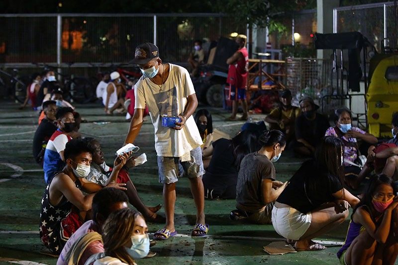 Arrests mark first week after Duterte's order on face mask use