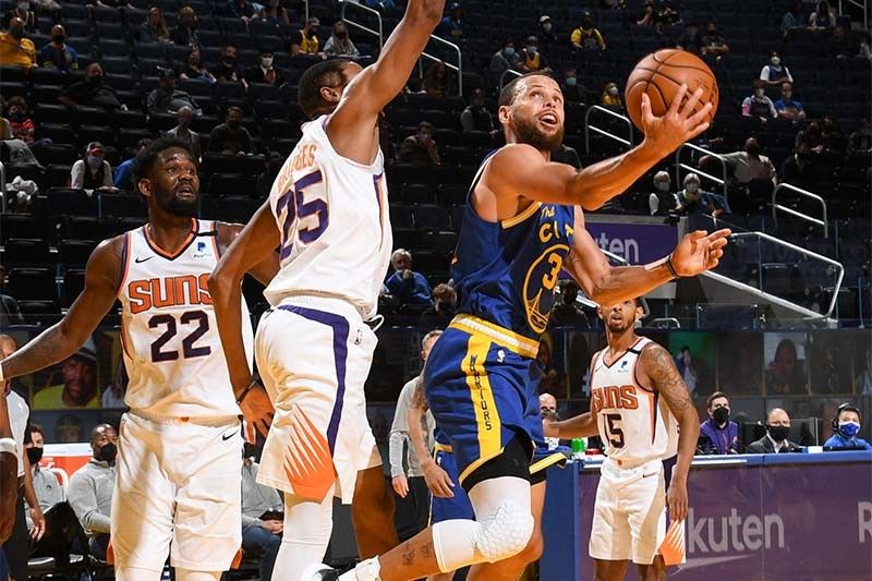 Warriors complete sweep of Jazz, Suns; Lakers avert disaster vs Knicks