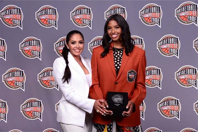 Kobe Bryant's eldest daughter Natalia wears his Hall of Fame jacket in induction