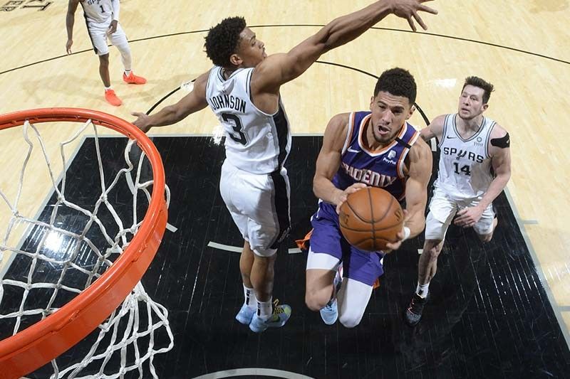 Suns cling on top-seed hopes with rout of Spurs; Lakers win fourth straight