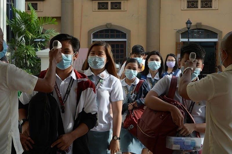 2 milyong college students, natulungan ng government sa panahon ng pandemya