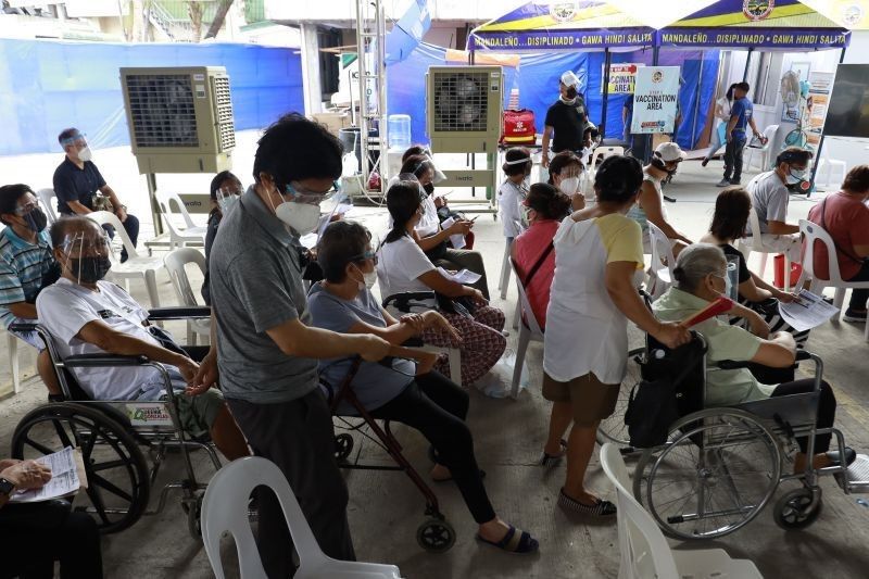 DILG directs LGUs: Only disclose vaccine brands on-site instead of announcing