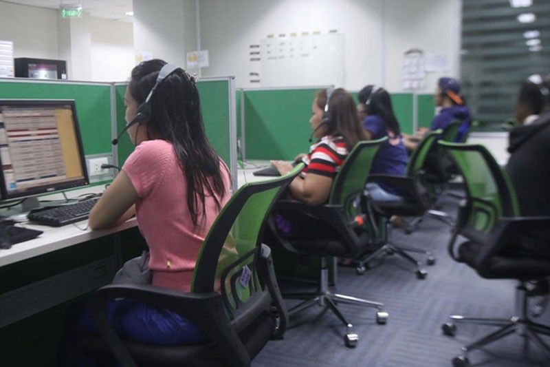 Call center workers kasama sa A4 priority list
