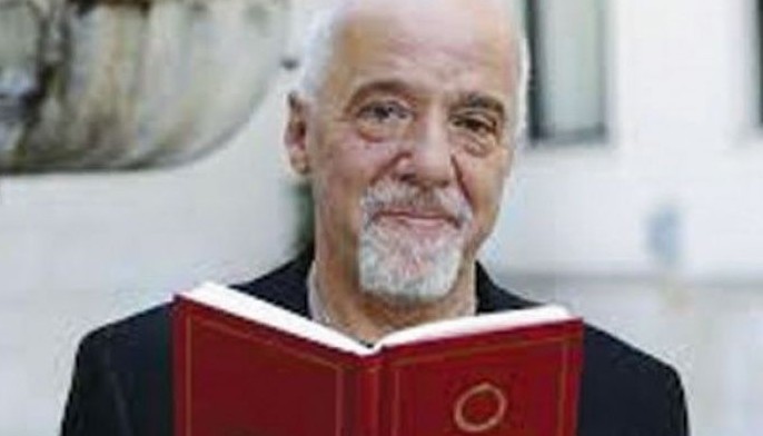 Novelistang si Paulo Coelho nabawasan ang followers nang i-congratulate ang BTS