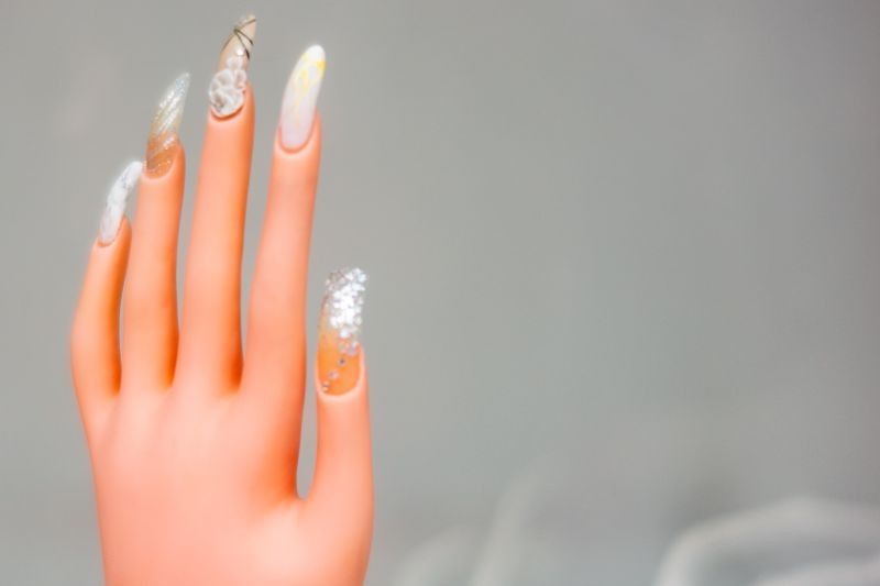 Toxics watchdog group warns against artificial nail set with toxic glue