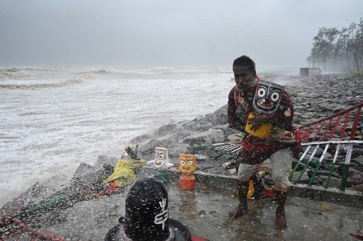 Deadly cyclone batters eastern India, 1.5 million seek shelter