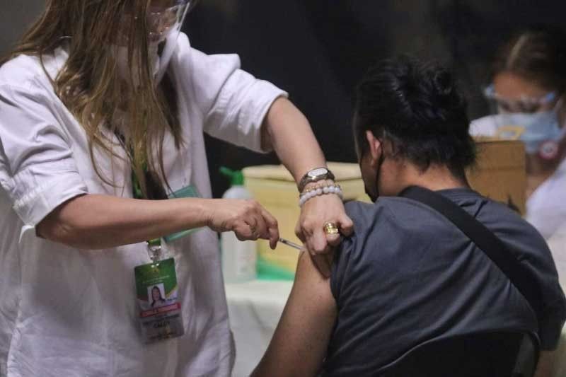 In Cebu City: 15 vaccinees get COVID-19