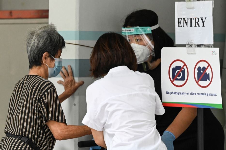 Singapore to ease curbs as virus cases fall
