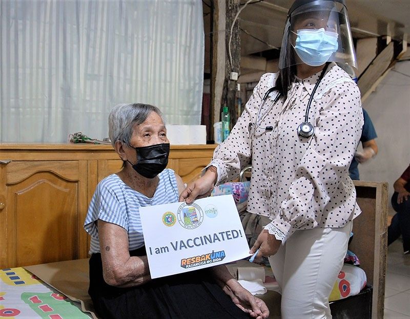 Fully-vaccinated seniors in GCQ, MGCQ areas allowed to leave homes