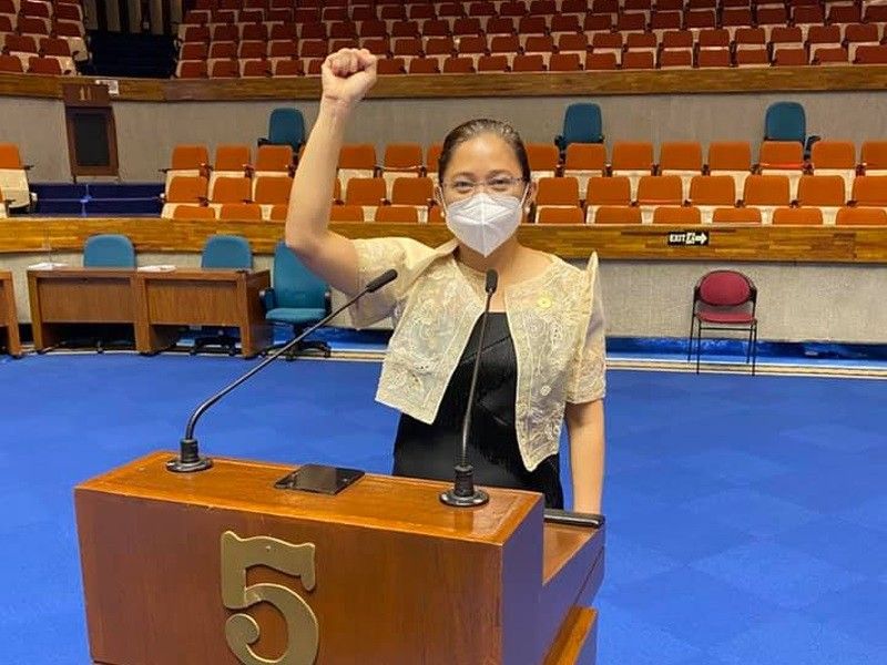 Gabriela solon eyes raps vs pro-Duterte vlogger over lewd call